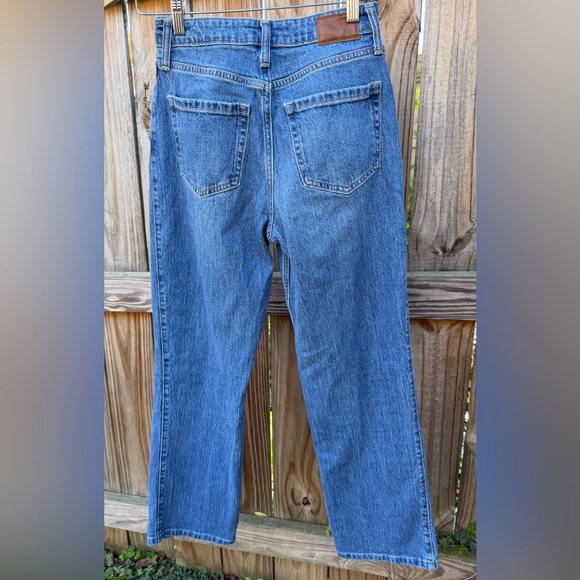 Hollister women’s Classic Blue Jeans - Picture 3 of 3